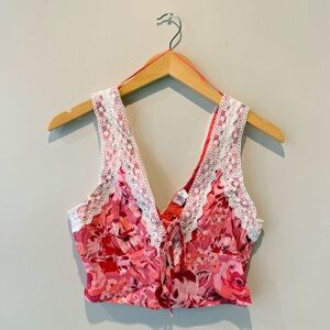 Le Lis Floral Lace Crop Top